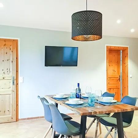 Διαμέρισμα 2 Bedroom Beautiful In *