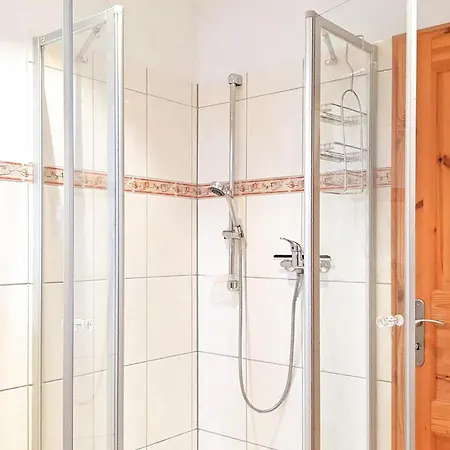 2 Bedroom Beautiful In Διαμέρισμα